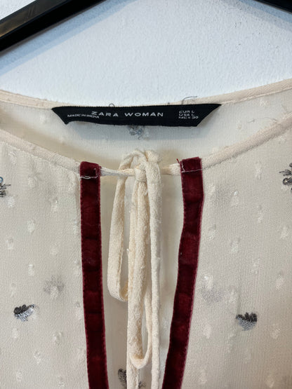 ZARA. Blusa beige fluida abalorios. T L