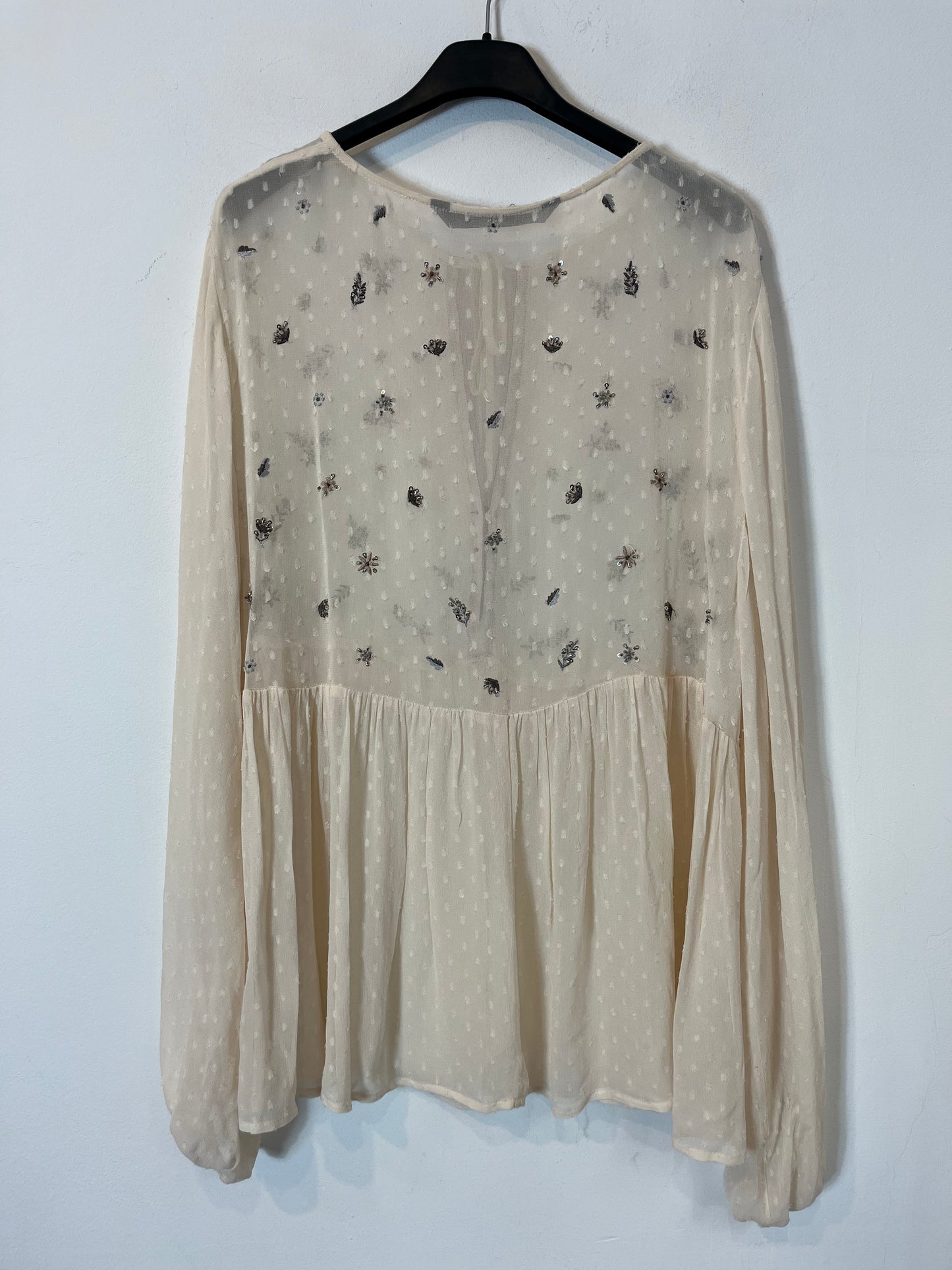 ZARA. Blusa beige fluida abalorios. T L