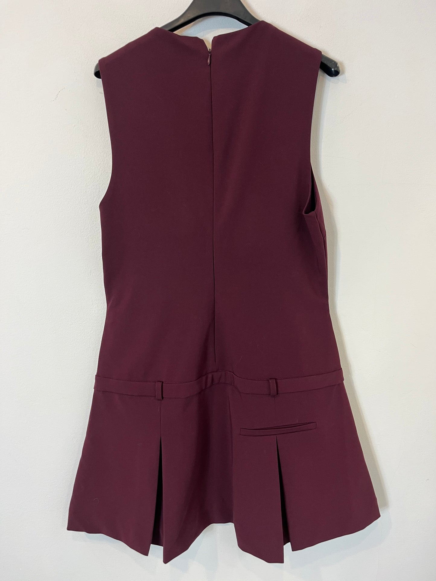 ZARA. Vestido burdeos tablas. T L