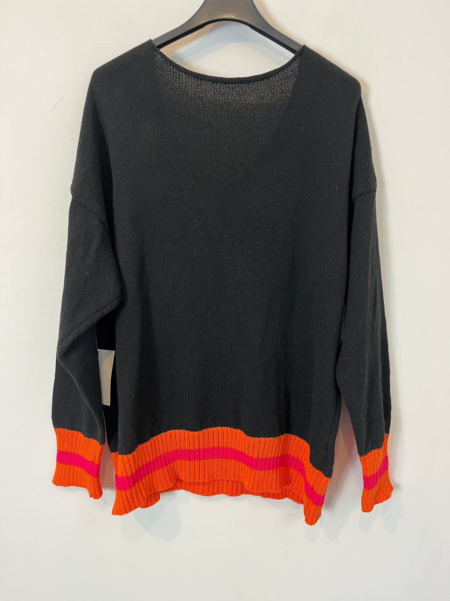 EL ROPERO DE CARMELA. Jersey negro rayas colores. T M