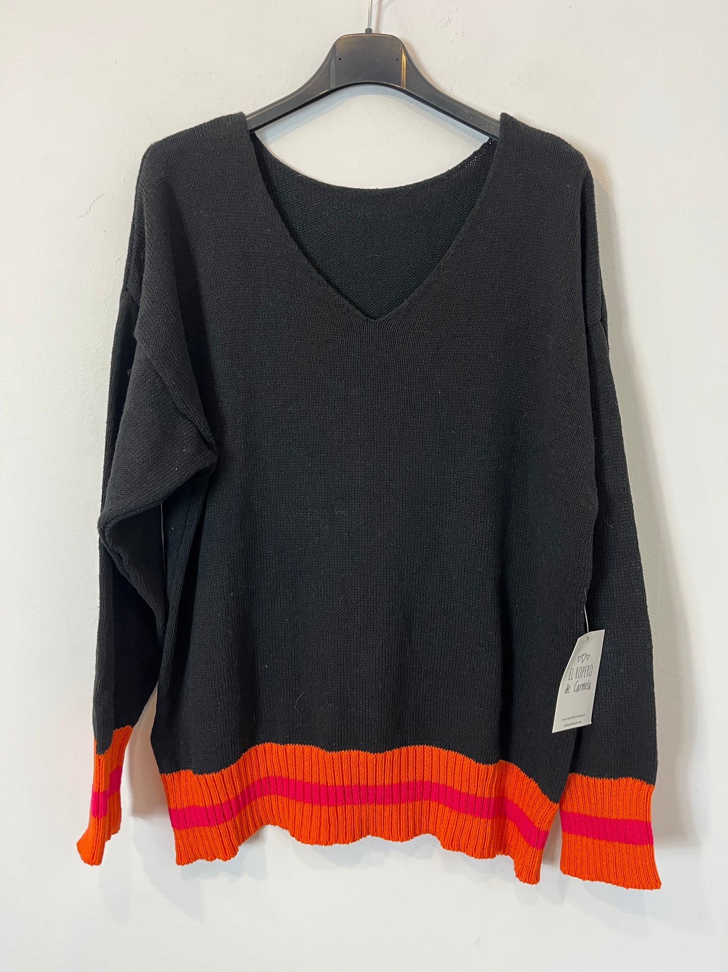 EL ROPERO DE CARMELA. Jersey negro rayas colores. T M