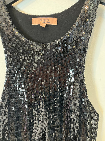 BERSHKA. Vestido corto lentejuelas cuello halter. T M