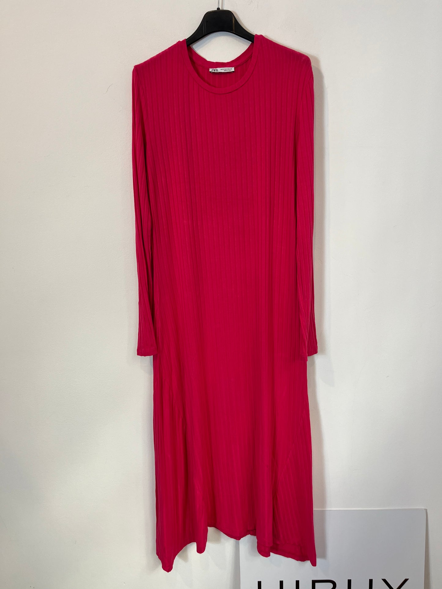 ZARA. Long fuchsia ribbed dress. TM