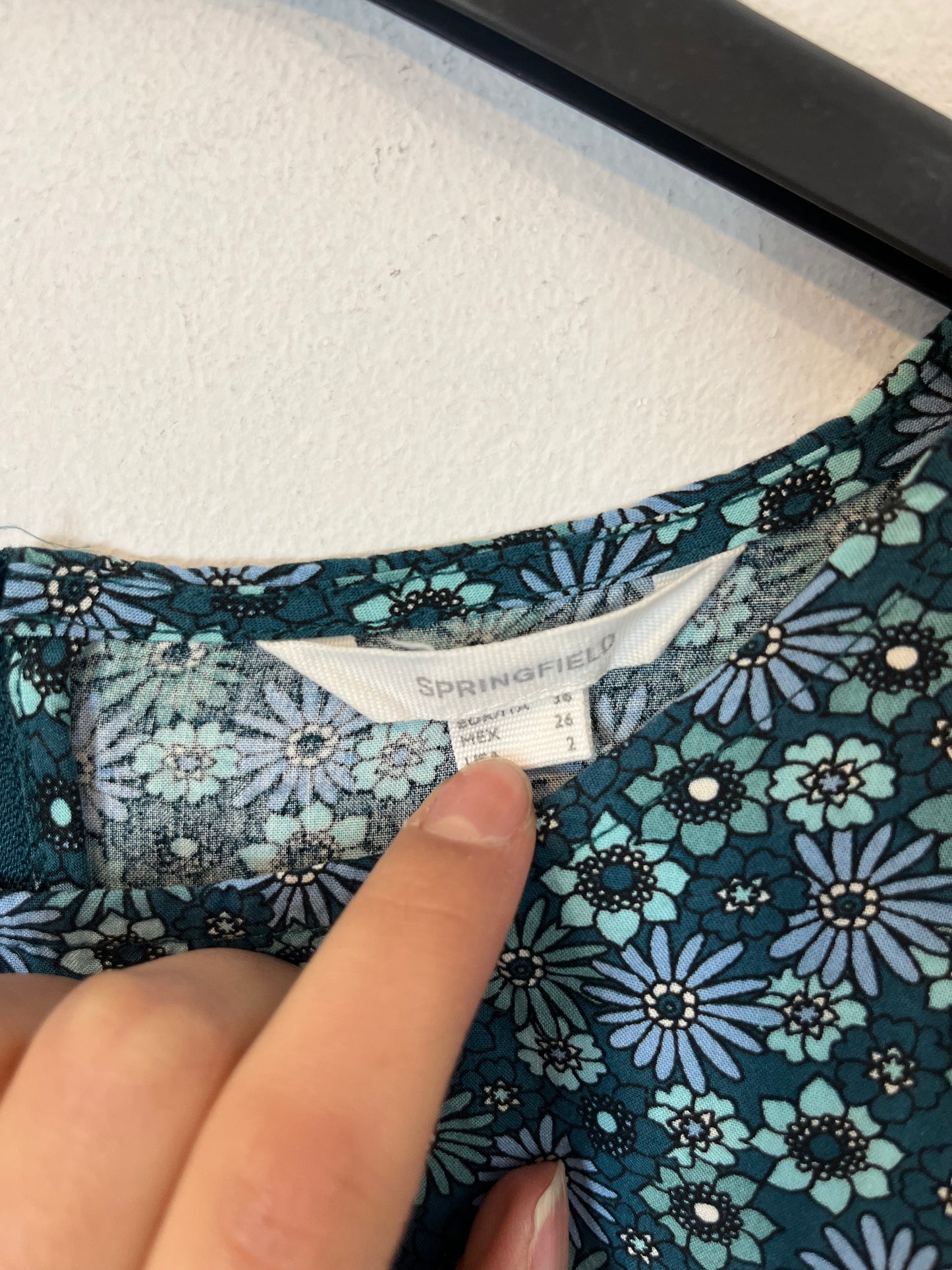 SPRINGFIELD. Vestido corto flores tonos verdes. T 36