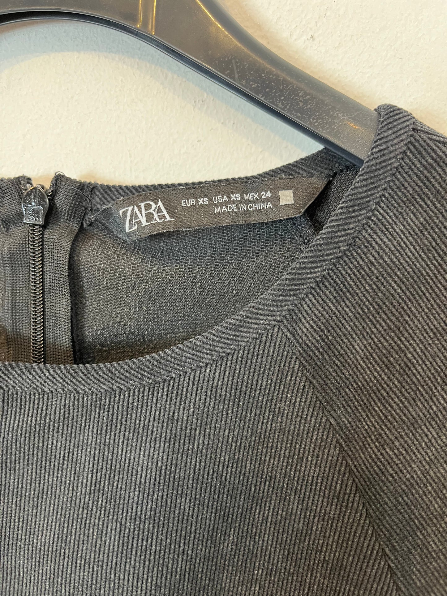 ZARA. Dark blue textured dress. Size XS