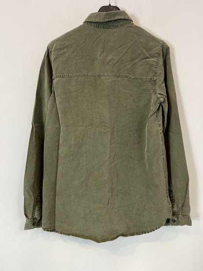 STRADIVARIUS. Camisa verde efecto desgastado. T S