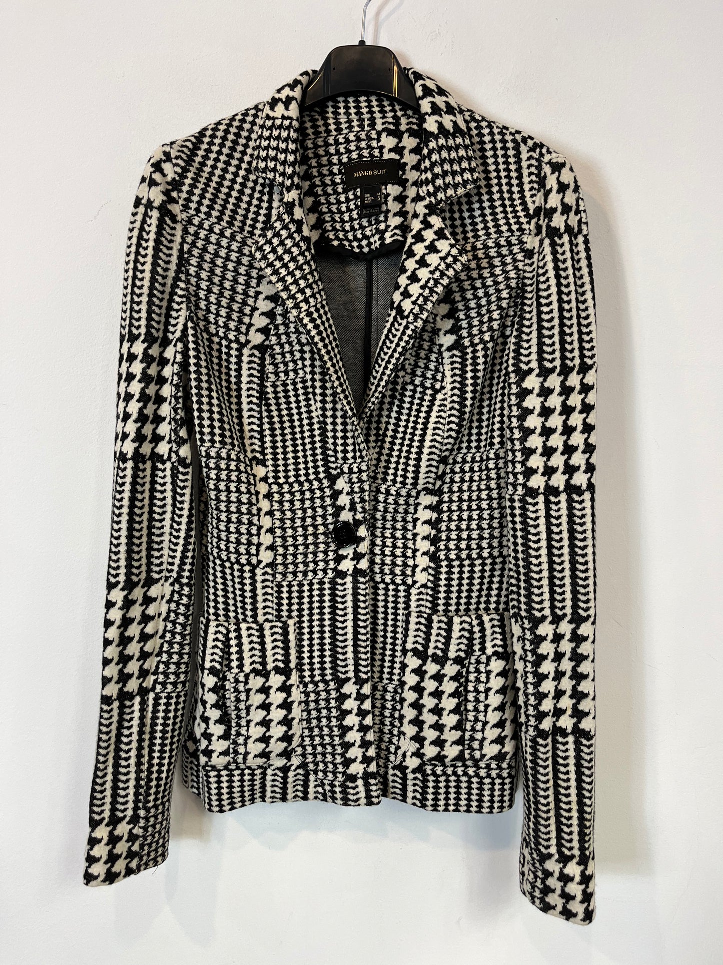 MANGO. Houndstooth blazer. TM