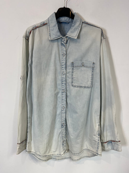 ZARA. Flowy denim shirt with details. Size XS
