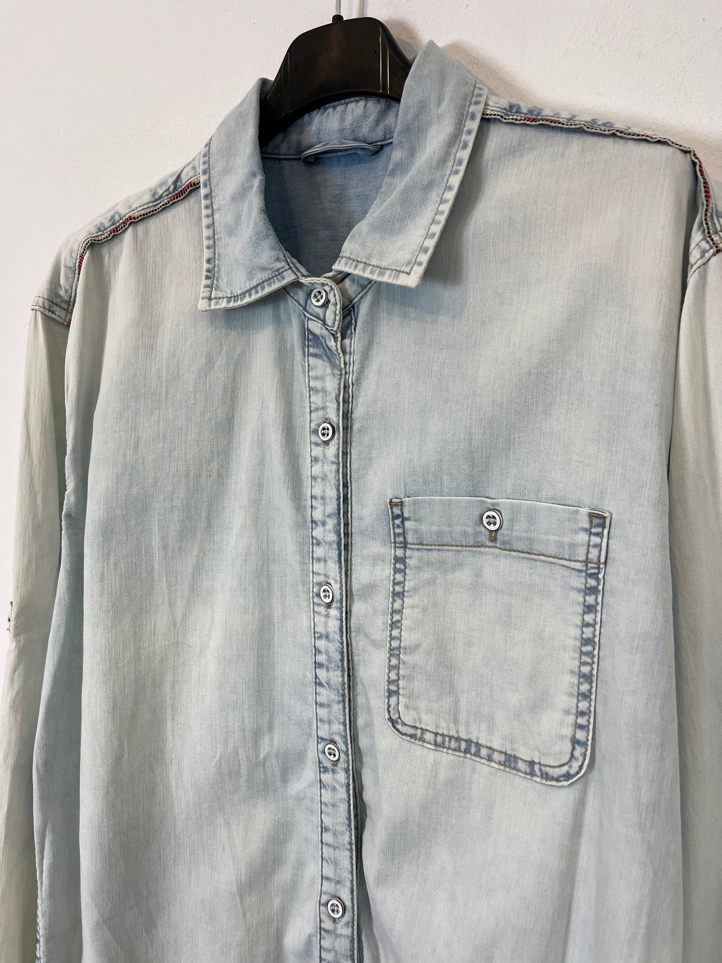 ZARA. Flowy denim shirt with details. Size XS
