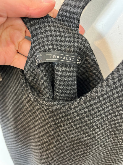 ZARA. Vestido estilo peto pata de gallo. T XS