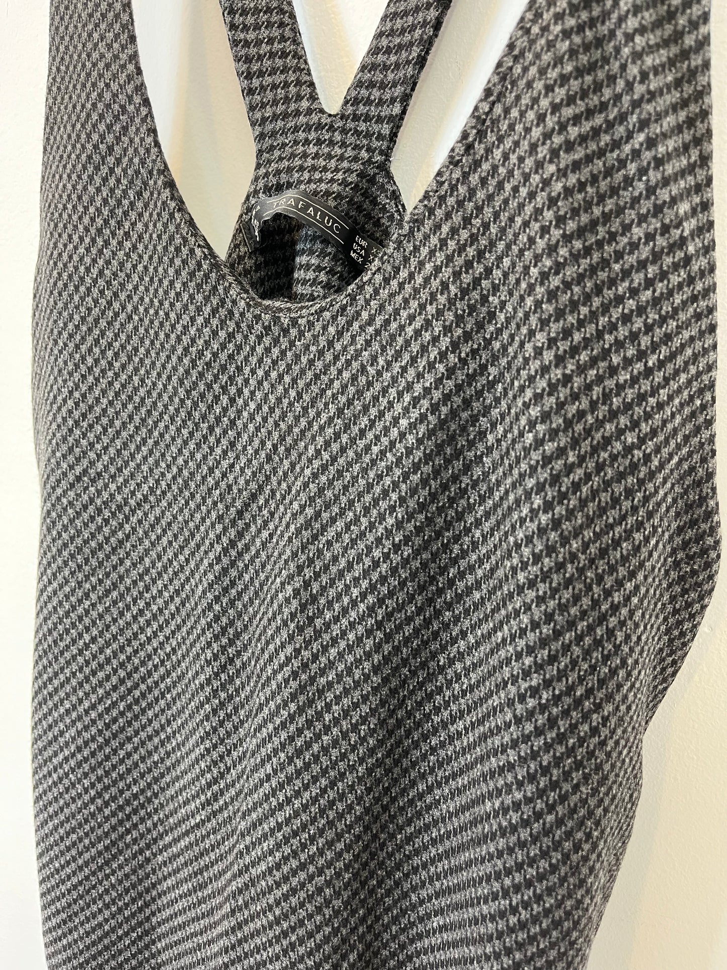 ZARA. Vestido estilo peto pata de gallo. T XS