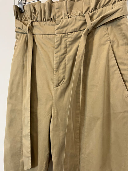 ZARA. Pantalones beige detalle cintura. T XS
