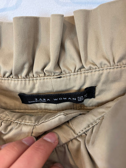 ZARA. Pantalones beige detalle cintura. T XS