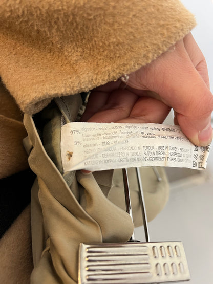 ZARA. Pantalones beige detalle cintura. T XS