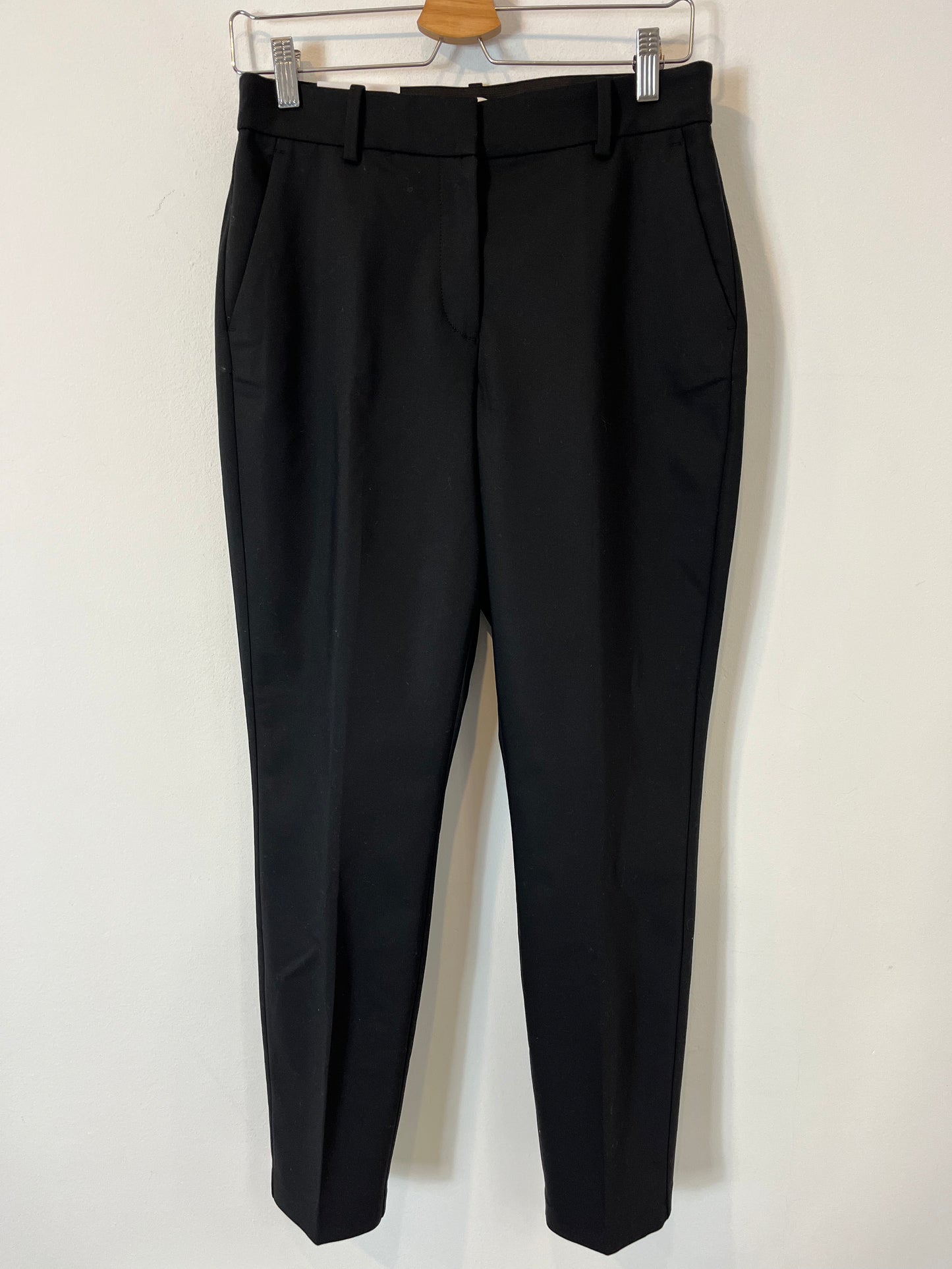 H&M. Pantalón negro pinzas. T 38