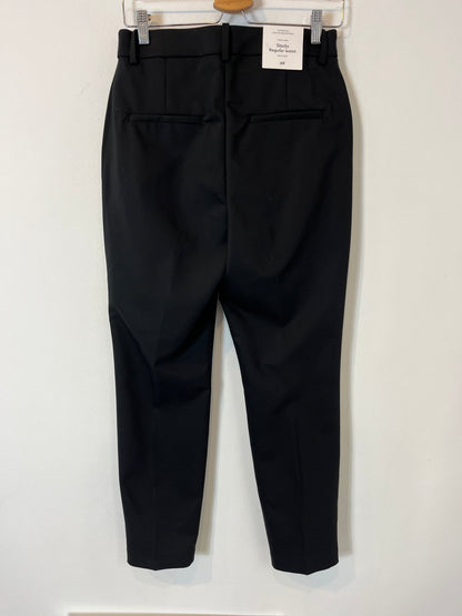 H&M. Pantalón negro pinzas. T 38