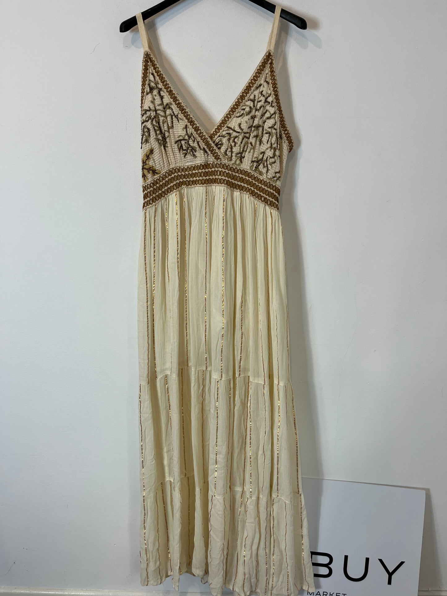 MADAM. Vestido largo beige detalles. T M