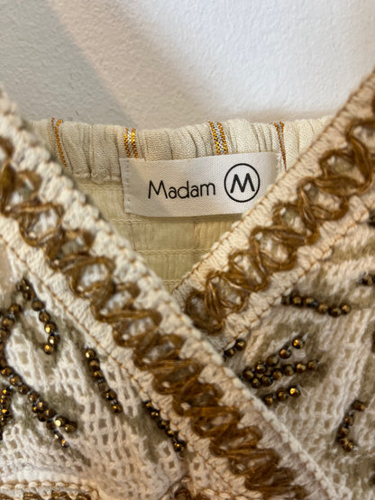 MADAM. Vestido largo beige detalles. T M