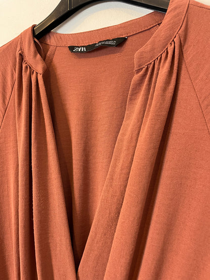 ZARA. Mono fluido color teja. T XS