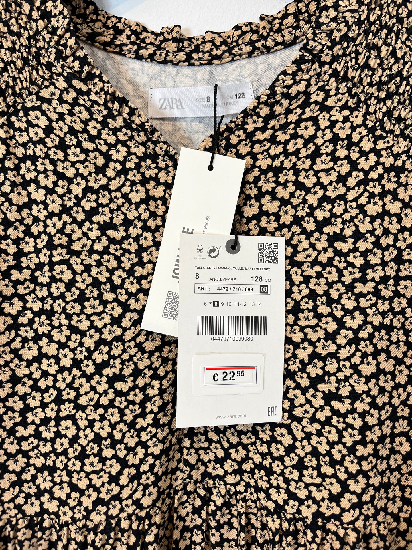 ZARA. Vestido fluido flores niña. T 8 años