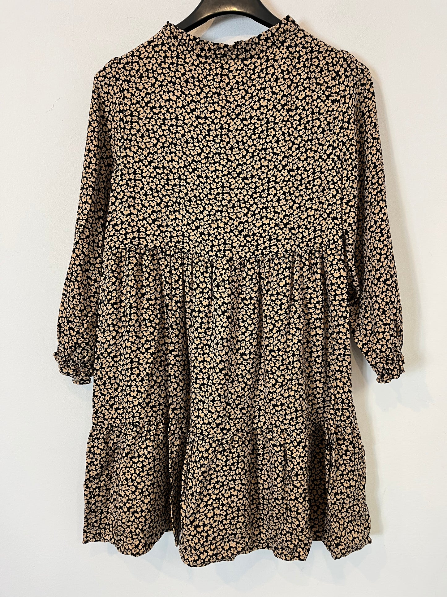 ZARA. Vestido fluido flores niña. T 8 años