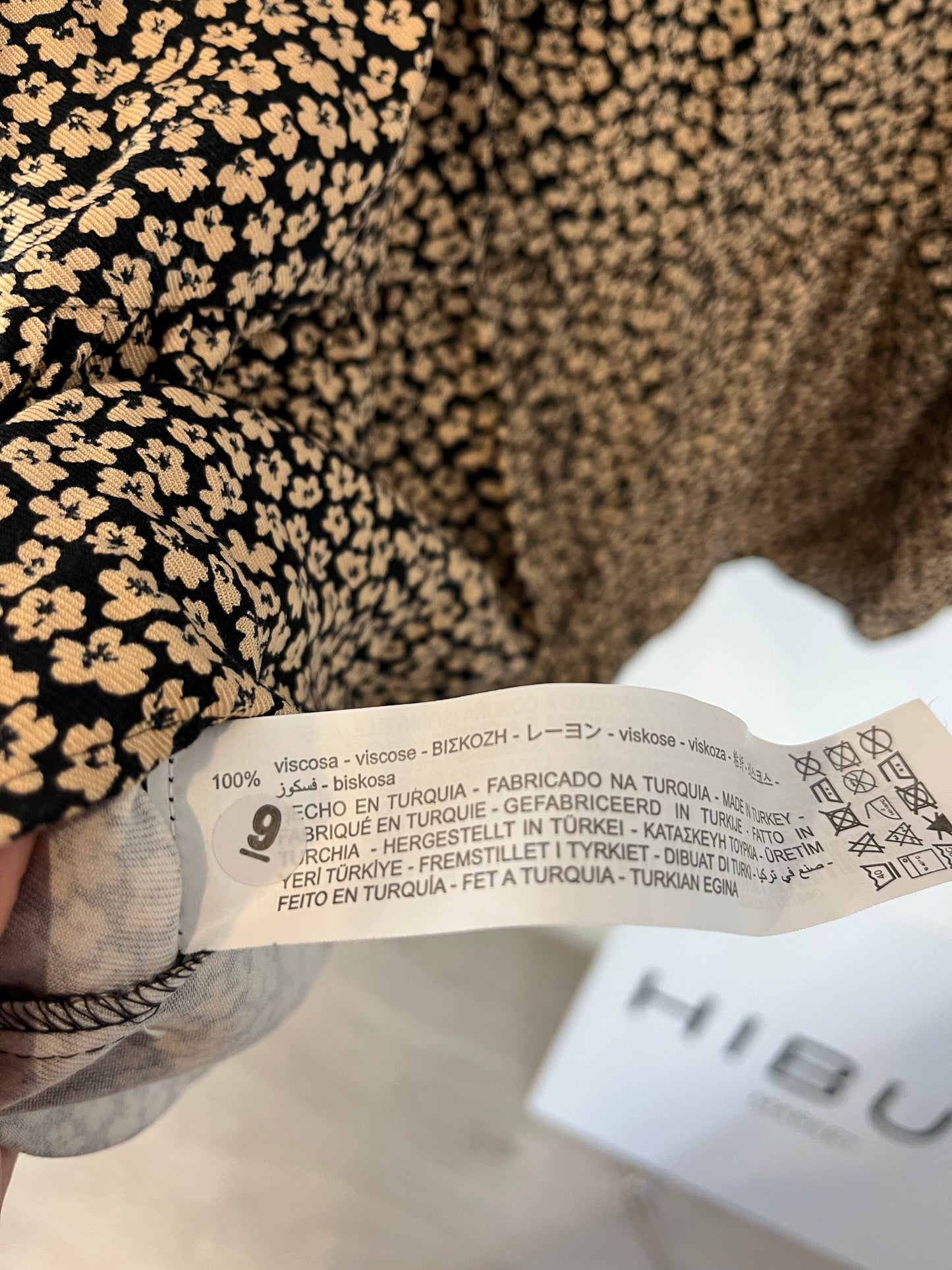 ZARA. Vestido fluido flores niña. T 8 años