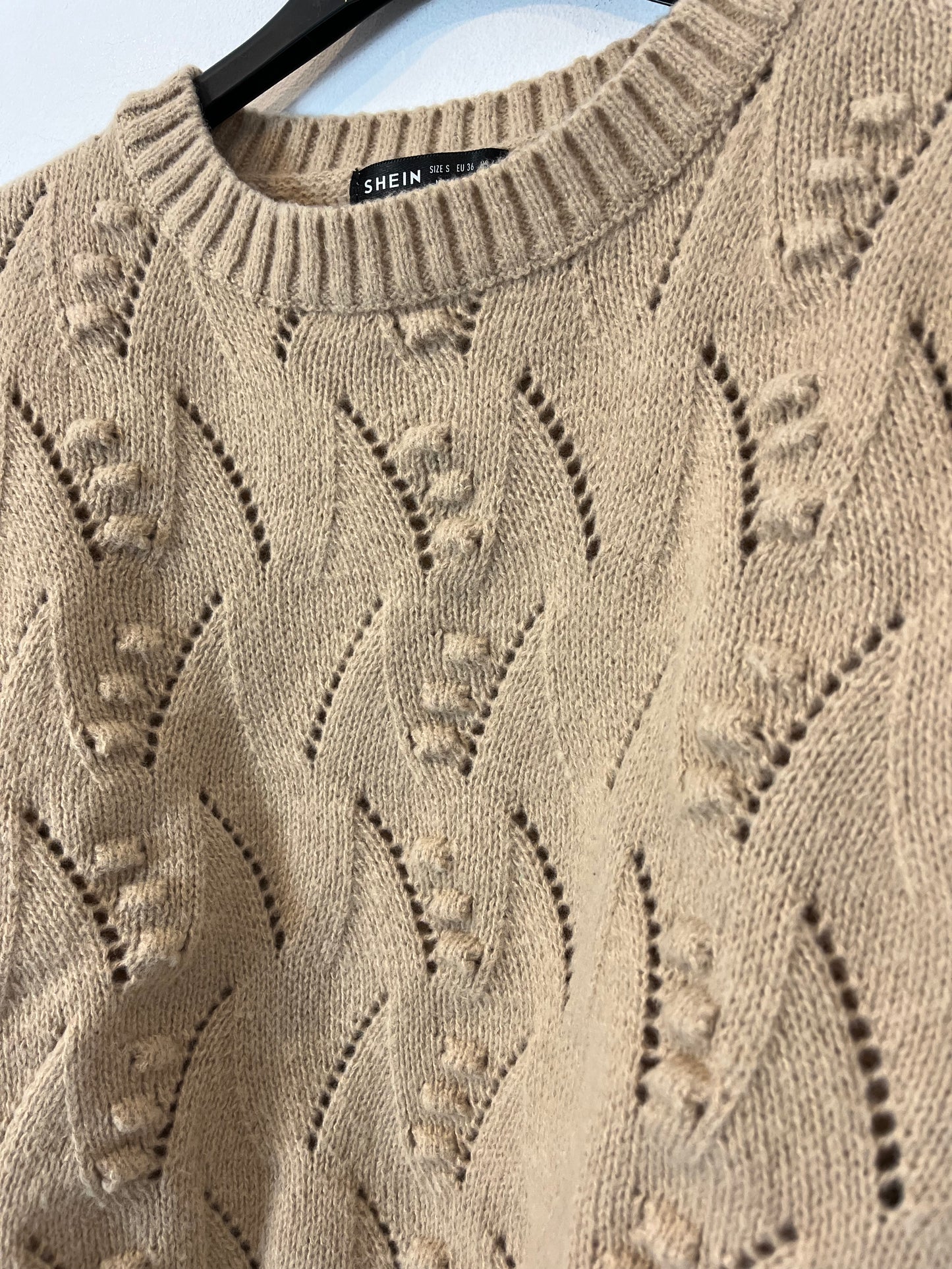 SHEIN. Beige bodoque sweater. T.S.