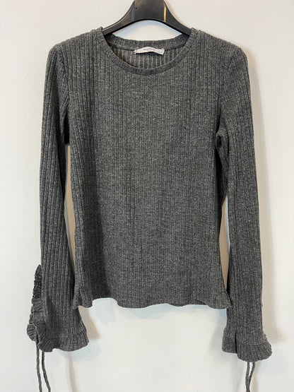 MANGO. Top gris canalé detalle puños. T S
