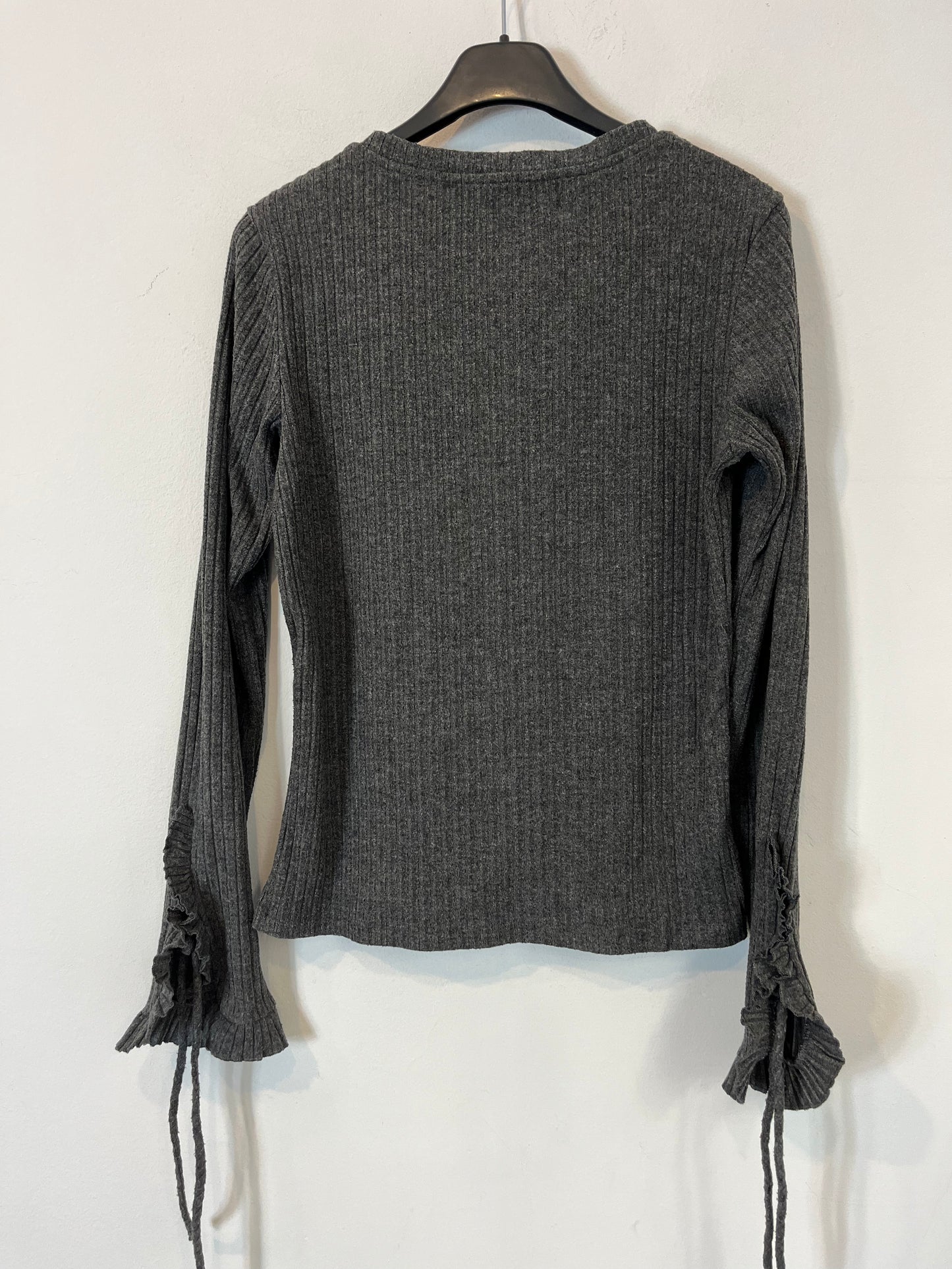 MANGO. Top gris canalé detalle puños. T S