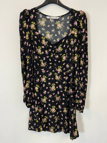 ZARA. Short black floral dress. TS