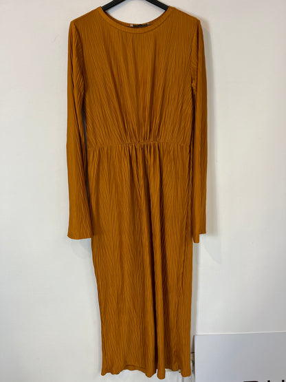 ZARA. Vestido largo mostaza textura. T M