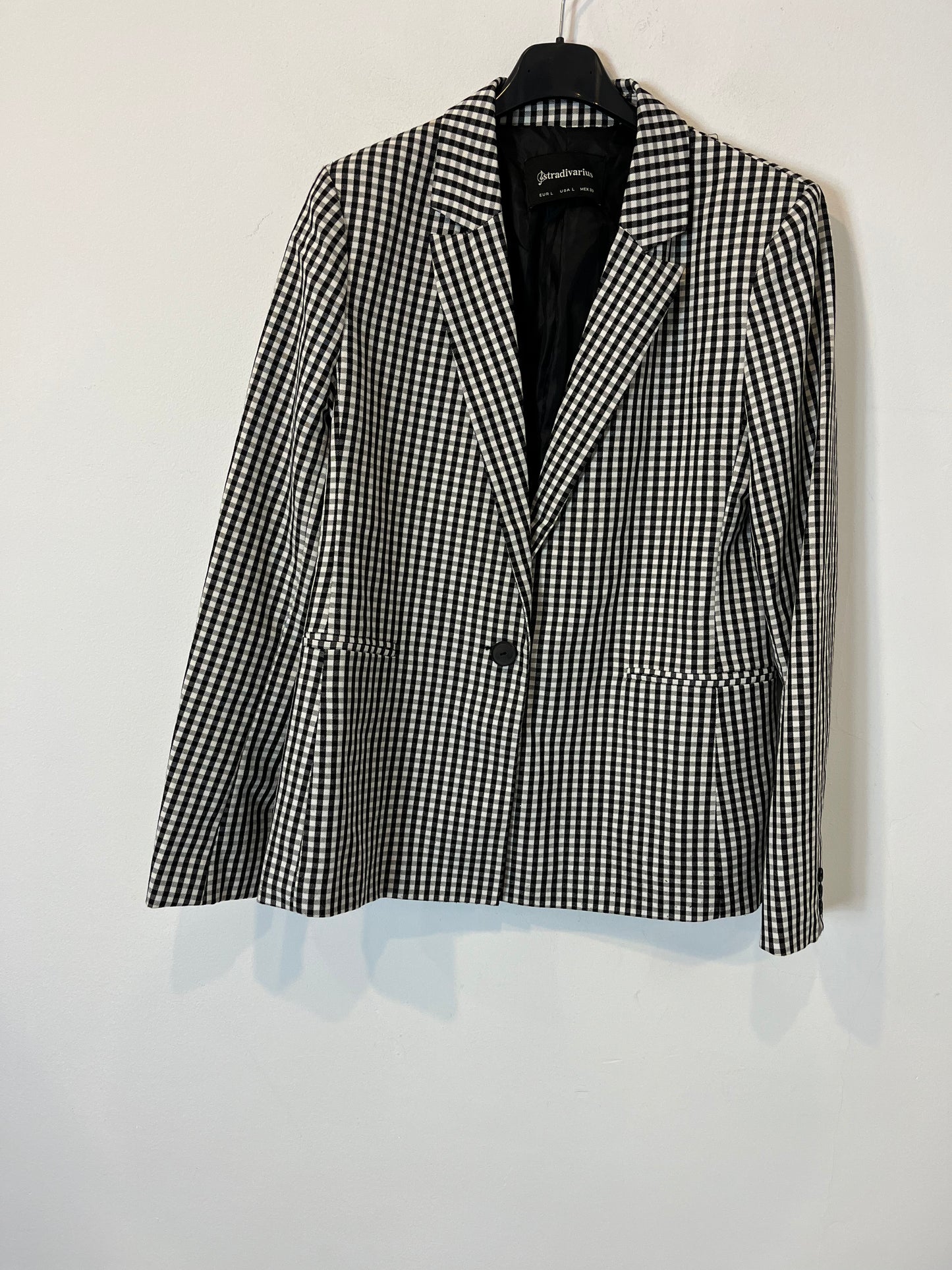STRADIVARIUS. Blazer vichy blanco y negro. T L