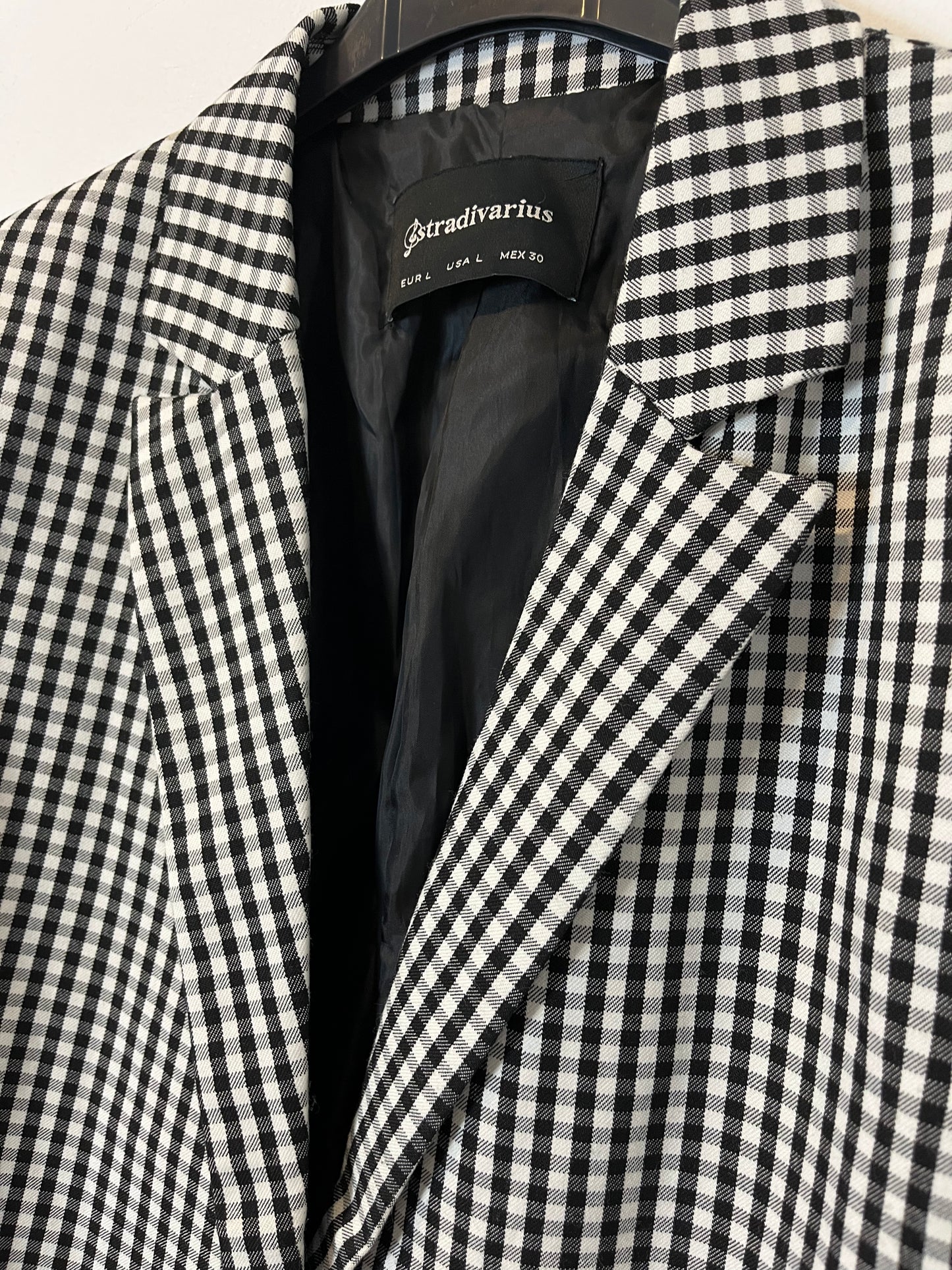 STRADIVARIUS. Blazer vichy blanco y negro. T L