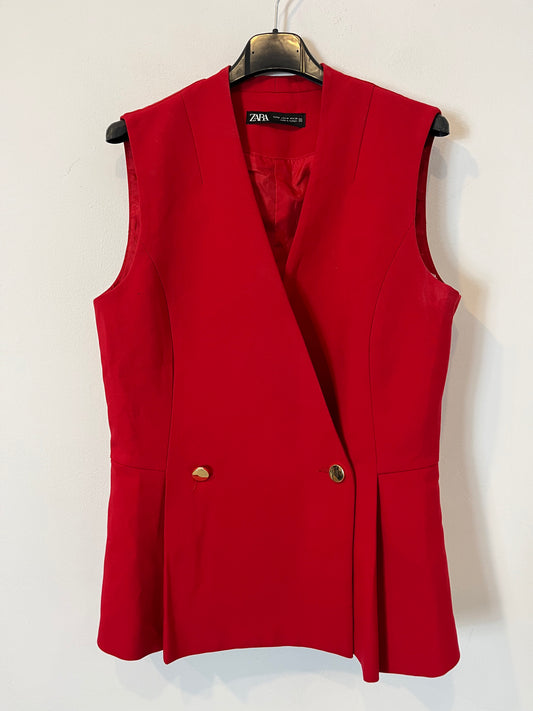 ZARA. Chaleco rojo botones dorados. T M