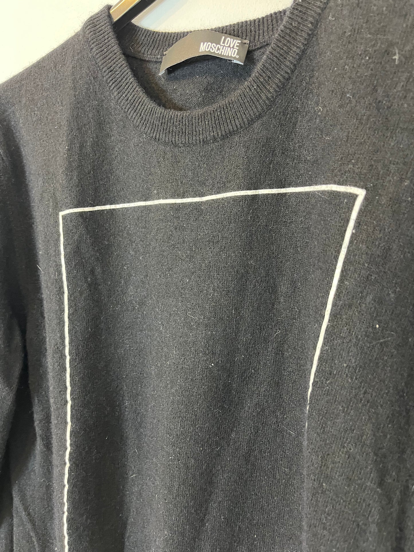 LOVE MOSCHINO. Jersey negro logo con lana. T S