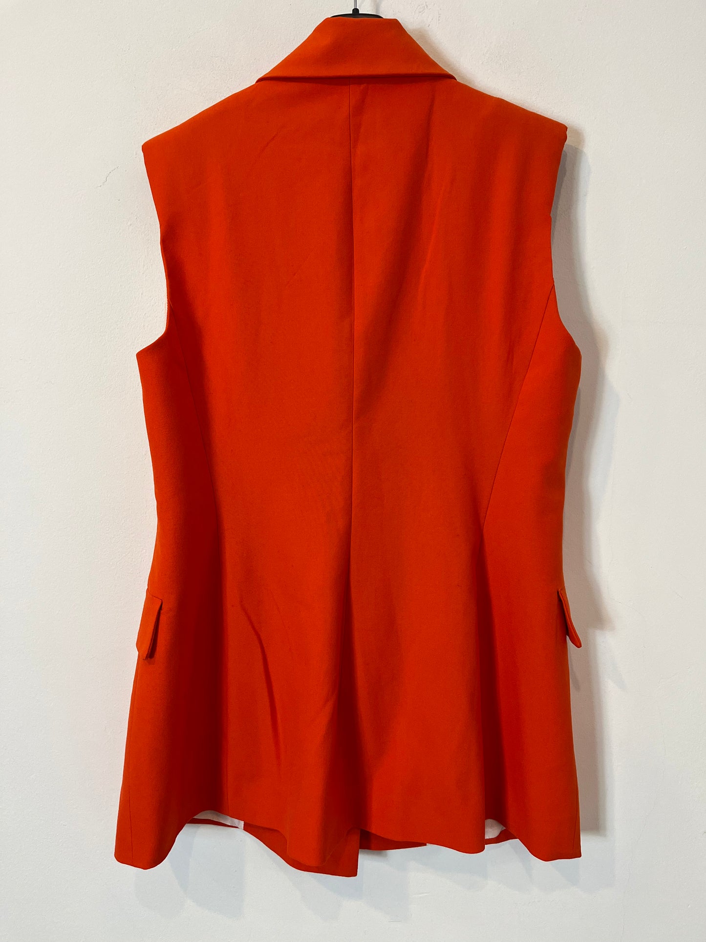 ZARA. Total look naranja chaleco y pantalón. T L/XL