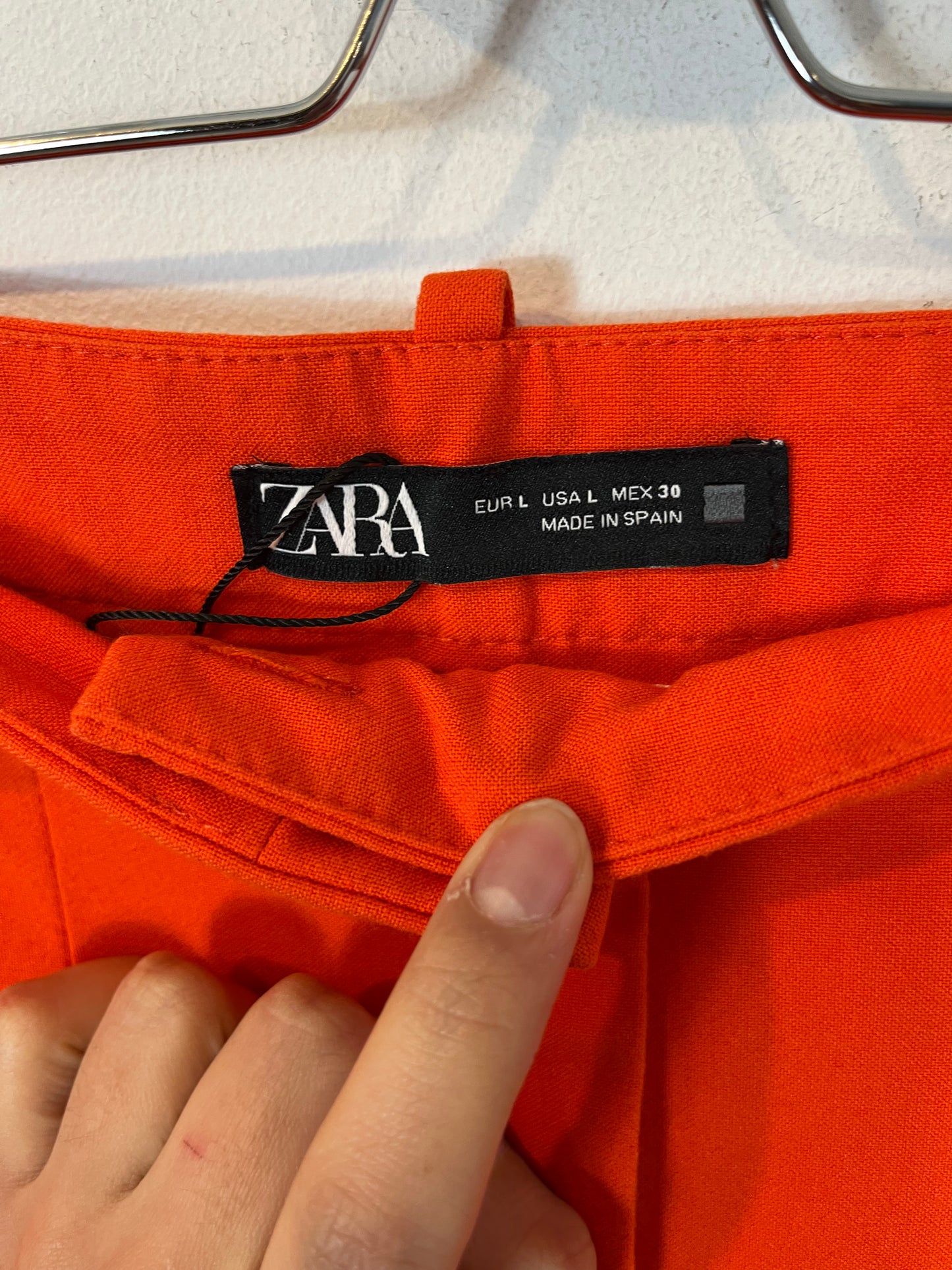 ZARA. Total look naranja chaleco y pantalón. T L/XL