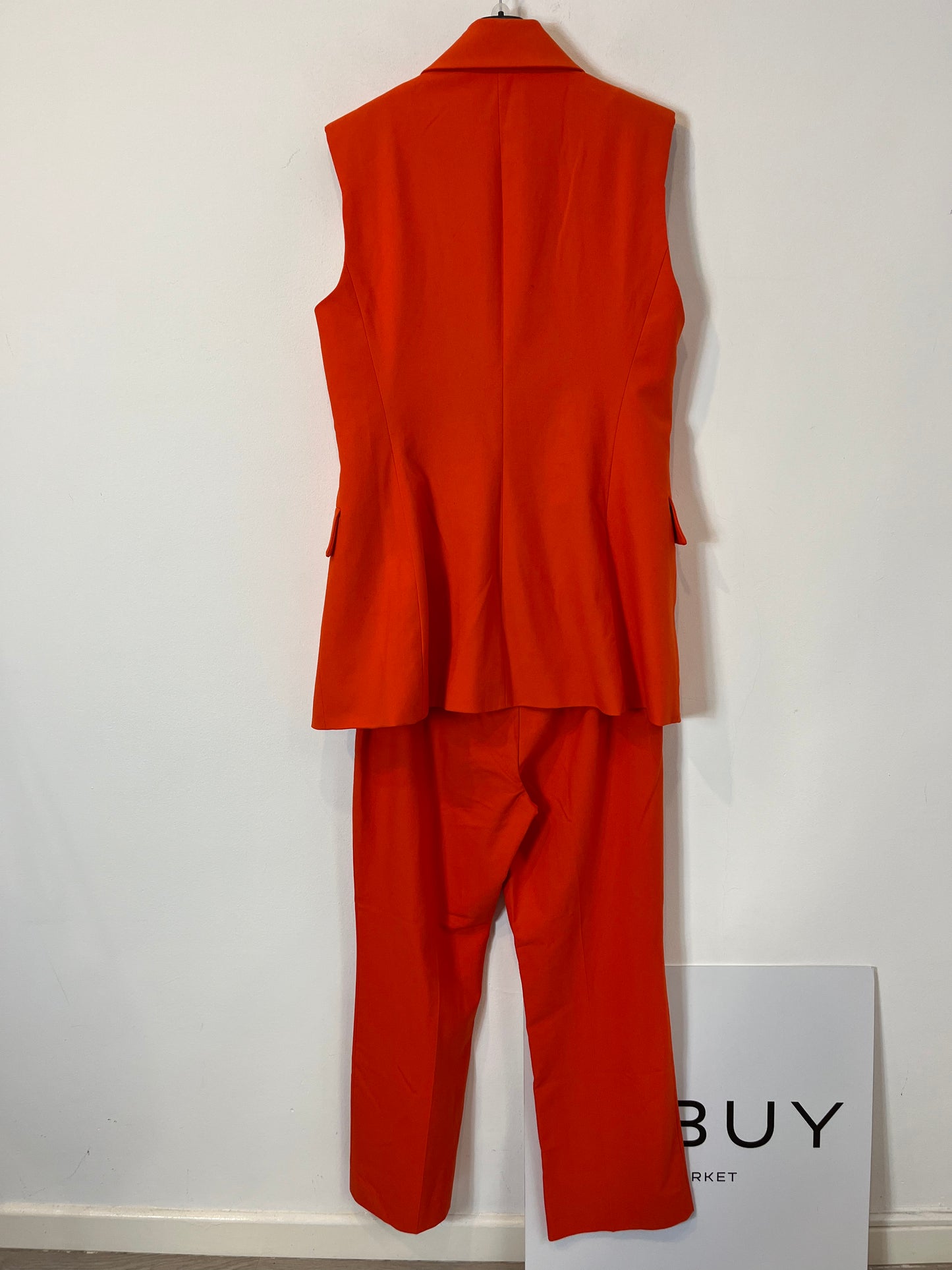 ZARA. Total look naranja chaleco y pantalón. T L/XL