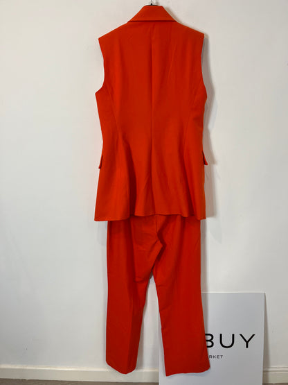 ZARA. Total look naranja chaleco y pantalón. T L/XL