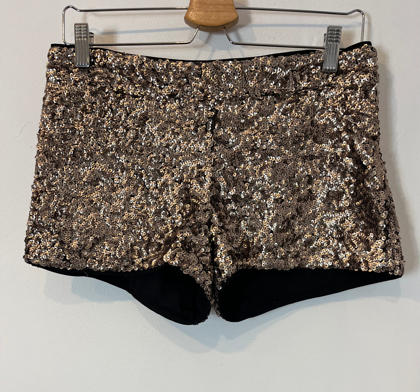 STRADIVARIUS. Pantalón corto lentejuelas. T S