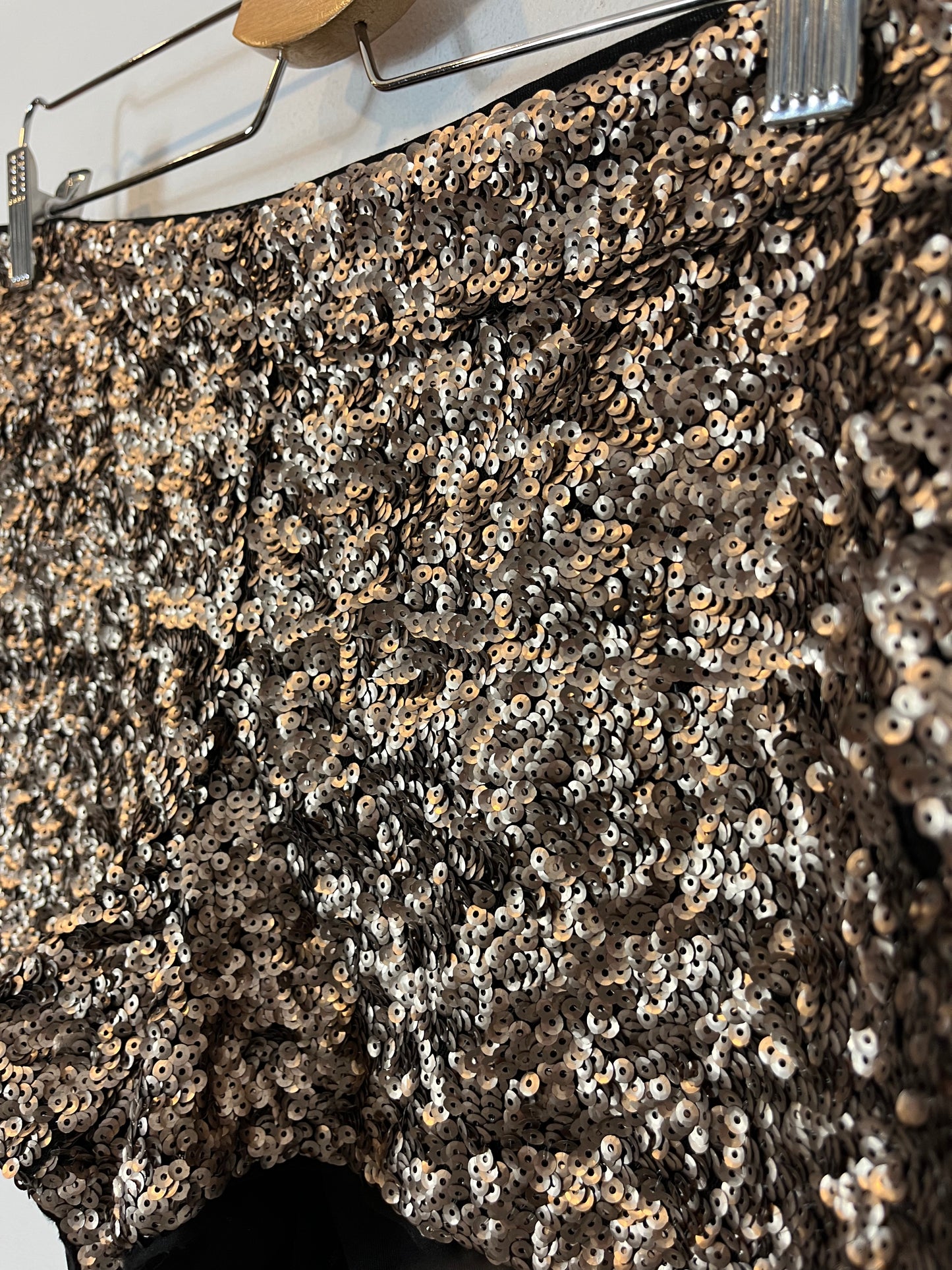 STRADIVARIUS. Pantalón corto lentejuelas. T S