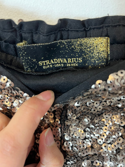 STRADIVARIUS. Pantalón corto lentejuelas. T S