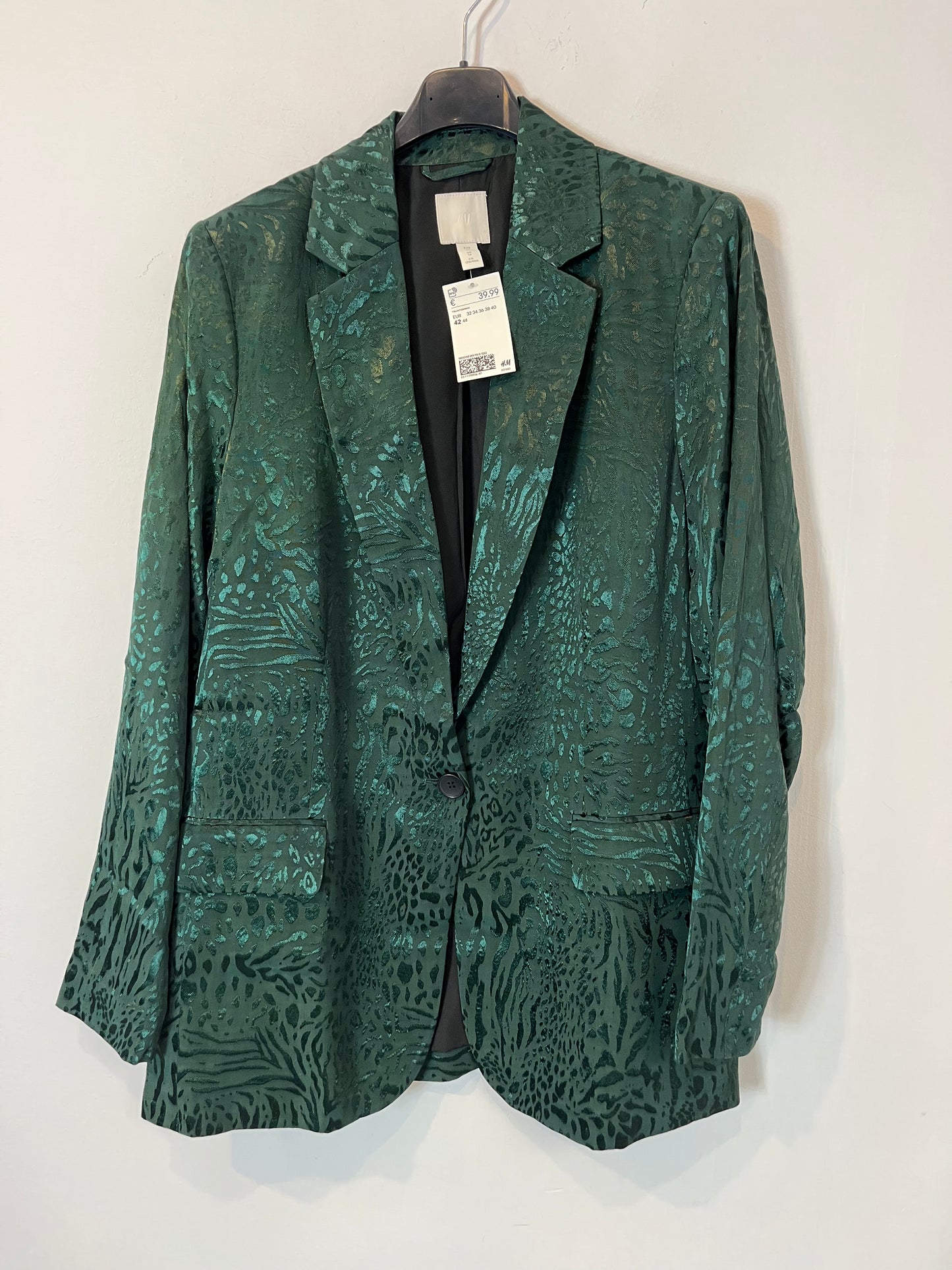 H&M, Blazer verde estampado satinado. T 42