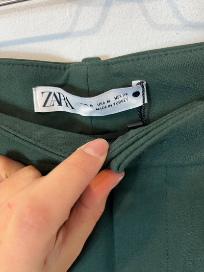 ZARA. Pantalón verde de vestir. T M