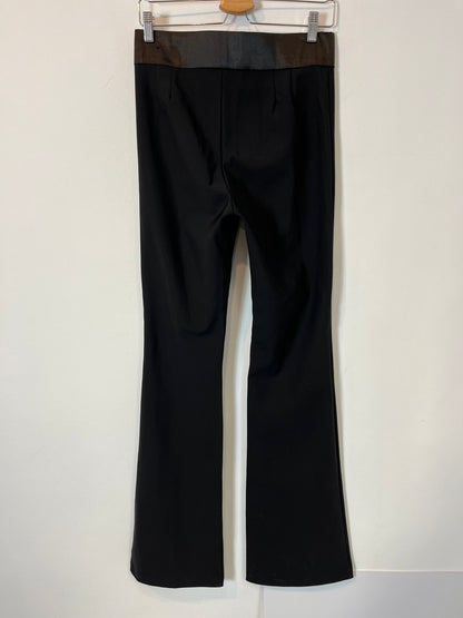 ZARA. Pantalón negro elástico detalle cintura. T L