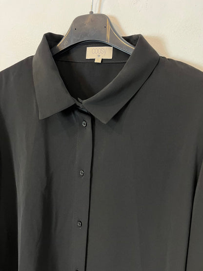 COOSY. Blusa negra fluida manga amplia. T L