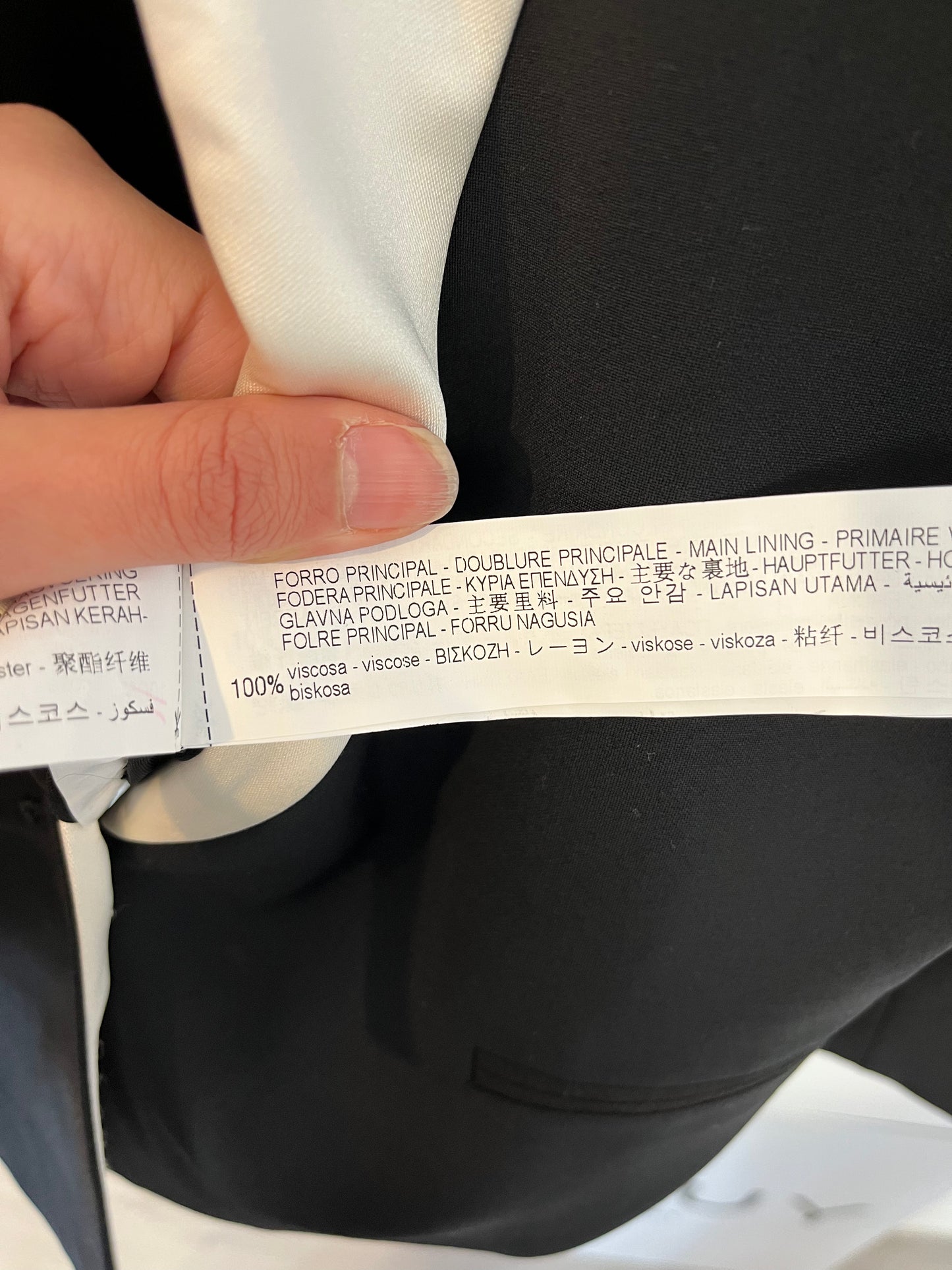 ZARA. Blazer negra solapa blanca satinada. T S