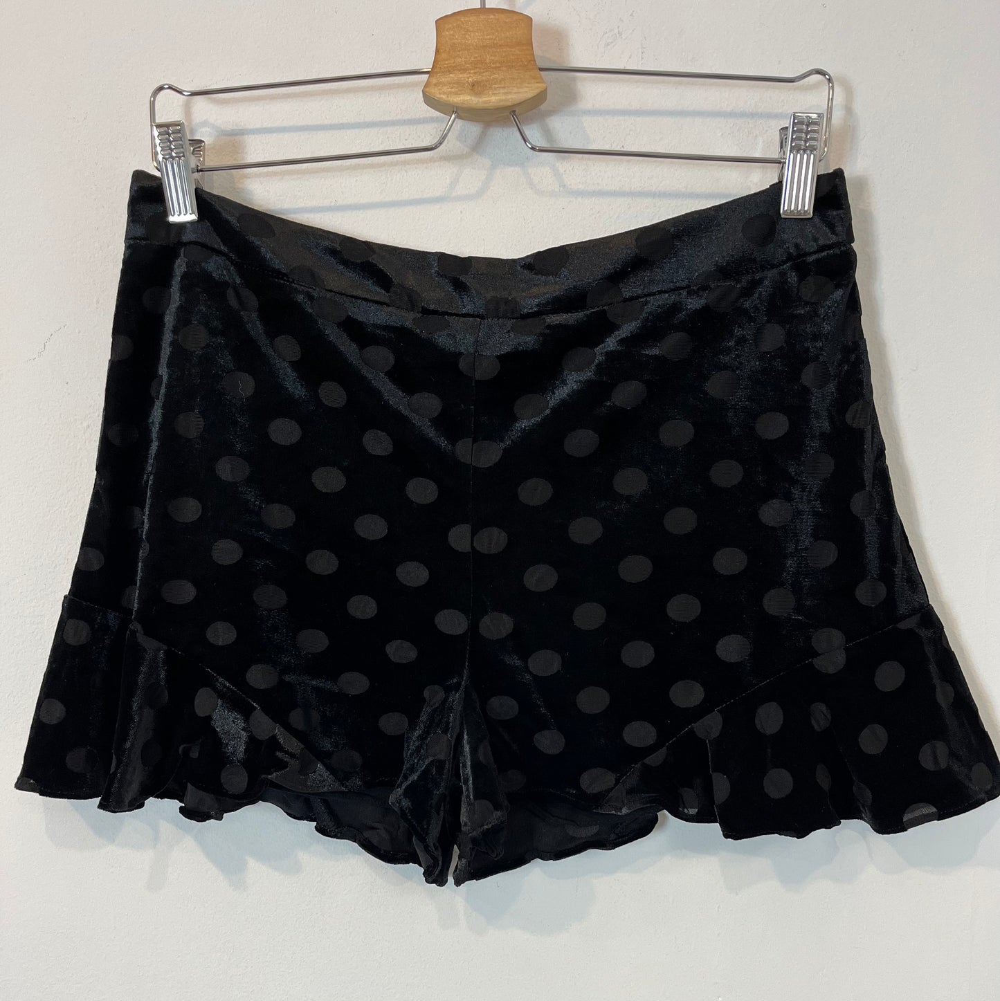 MANGO. Pantalón corto terciopelo fluido. T M