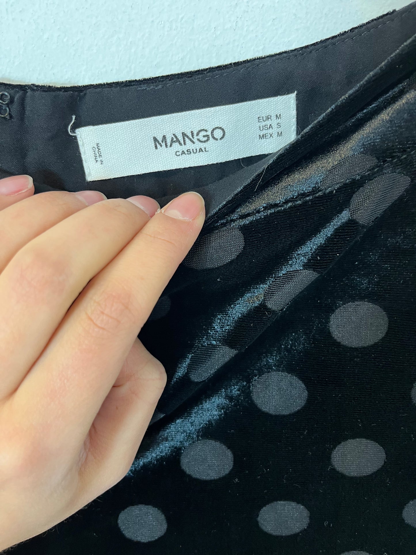 MANGO. Pantalón corto terciopelo fluido. T M