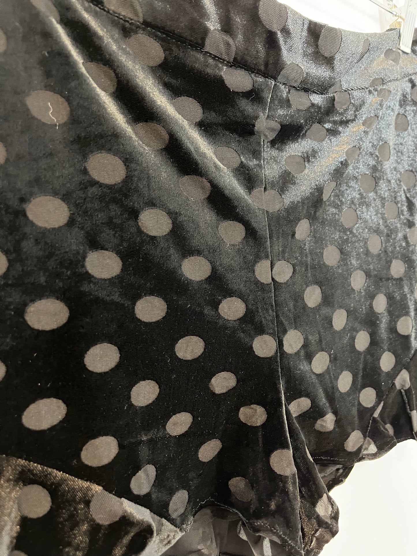 MANGO. Pantalón corto terciopelo fluido. T M